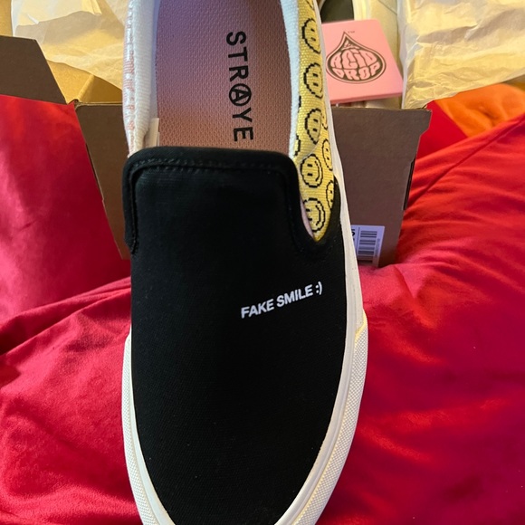 Straye Ventura, fake smile, sneakers, Unisex size 9 1/2 men’s or size 11… - Picture 5 of 11